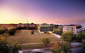Little National Hotel Canberra
